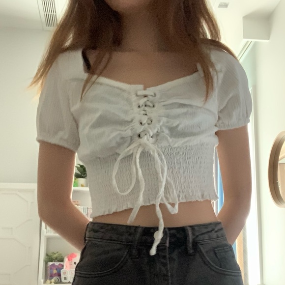 puffed sleeve crop top with ribbon - Picture 4 of 4